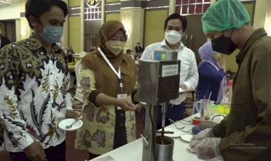 BPDPKS Lakukan Promosi Positif Sawit dan Demo Pembuatan Coklat Berbahan Sawit kepada Guru dan Siswa di Jawa Timur