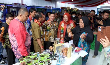 Kolaborasi BPDPKS Dan Kemenkeu Satu Kalimantan Tengah : PERKUAT UKMK  KALTENG  Tumbuh melalui Digitalisasi dan Globalisasi Menuju Indonesia Maju