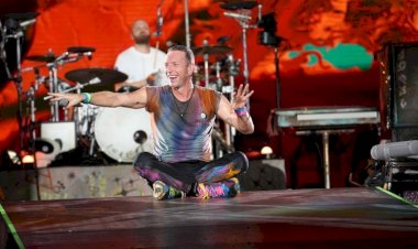 Private Jet Coldplay Pakai Minyak Goreng Bekas