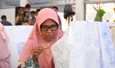 Pengrajin Batik Cirebon Menjajal Keunggulan Malam Sawit