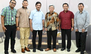 Direktur Jenderal Perbendaharaan Kementerian Keuangan dengan Sekretaris Direktorat Jenderal Perbendaharaan Kementerian keuangan mengunjungi kantor BPDPKS