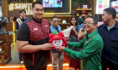 BPDPKS promosikan helm sepeda  sawit kepada Menteri Pemuda dan Olahraga