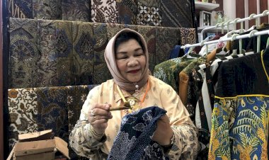 Ketua Umum GPPI Apresiasi Produk Batik Sawit Smart Batik pada Gelaran Palmex 2025