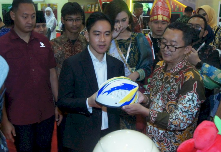 Wapres Terpilih Gibran Rakabuming Raka kunjungi Booth BPDPKS di Apkasi Otonomi Expo 2024