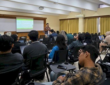 Jadi Dosen Tamu di FEB UGM, Miftahudin Nur Ihsan Kenalkan Inovasi Produk Turunan Sawit pada Mahasiswa