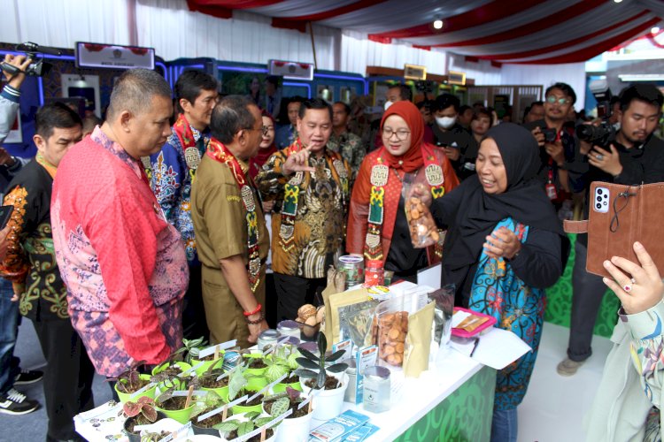 Kolaborasi BPDPKS Dan Kemenkeu Satu Kalimantan Tengah : PERKUAT UKMK  KALTENG  Tumbuh melalui Digitalisasi dan Globalisasi Menuju Indonesia Maju