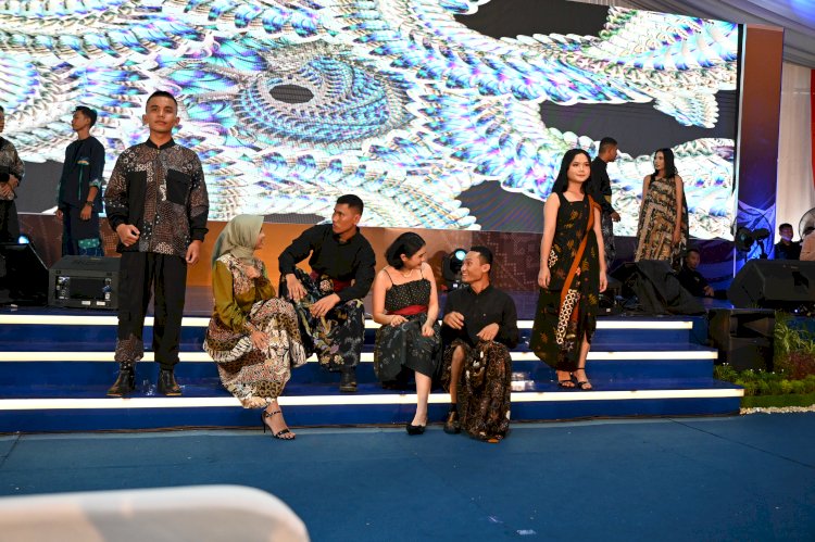Batik Sawit dan Produk UKMK Sawit Memeriahkan Semarak UKMK Sawit di Medan