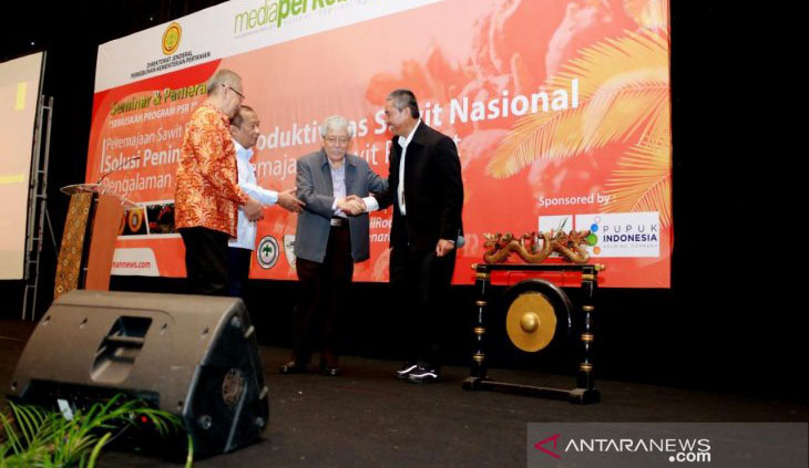 Replanting Program Reinforces the Foundation of Palm Oil Advancement